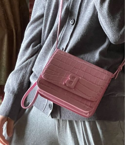 black mountain crocodile pattern leather tofu box bag b button cherry blossom powder girl glossy lacquer square bag hourglass bag storage ys
black mountain crocodile pattern leather tofu box bag b button cherry blossom powder girl glossy lacquer square bag hourglass bag storage ys