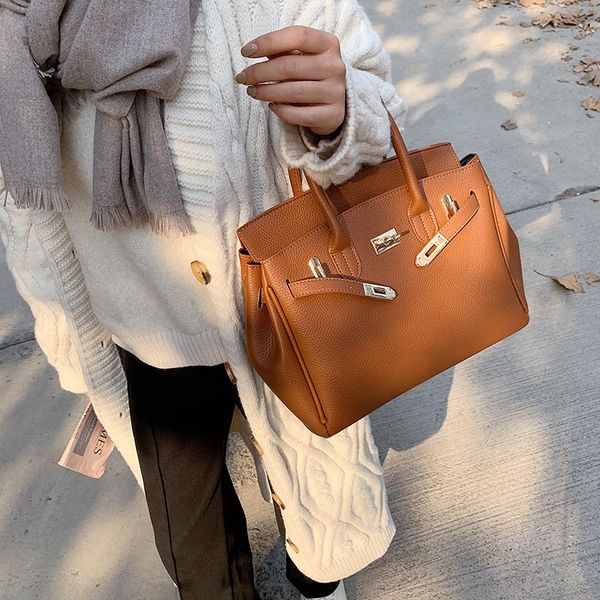 foreign women's 2021 new korean versatile messenger single shoulder fashion hand bag
foreign women's 2021 new korean versatile messenger single shoulder fashion hand bag