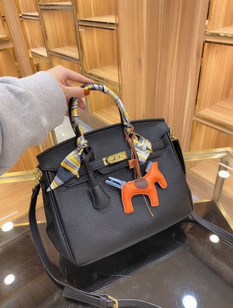 Woman Fashion Luxury Shoulder Bags Handbag Purses Classic Leather Handbags Chain Cross body Bag Tote Top Wallet With Logo -L2801, A-l2801
Woman Fashion Luxury Shoulder Bags Handbag Purses Classic Leather Handbags Chain Cross body Bag Tote Top Wallet With Logo -L2801, A-l2801