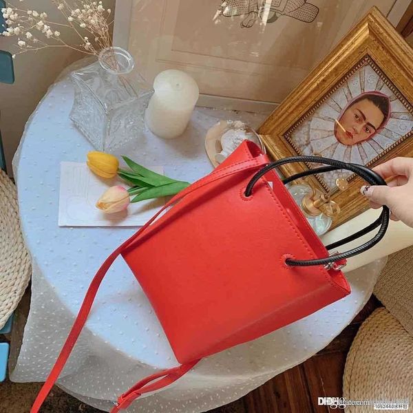 designer luxury bag new fashion women handbags strap shoulder letter bags good quality cross body mini lady section women's leather han
designer luxury bag new fashion women handbags strap shoulder letter bags good quality cross body mini lady section women's leather han