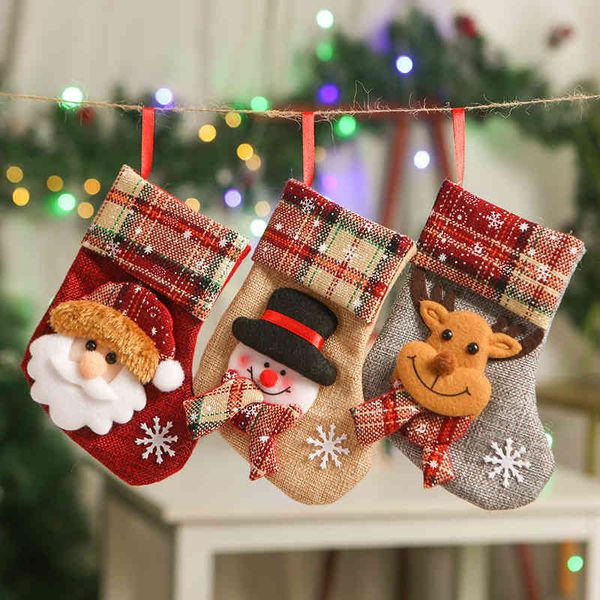 qiaoding new popular decorations imitation linen snowman elk socks small christmas candy bag
qiaoding new popular decorations imitation linen snowman elk socks small christmas candy bag