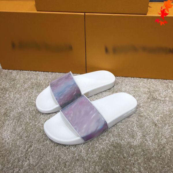 2021 designer luxurys slippers men sandals fashion beach shoes flip flops flat non-slip classical hole slipper with box size 39-45 -g147, Black
2021 designer luxurys slippers men sandals fashion beach shoes flip flops flat non-slip classical hole slipper with box size 39-45 -g147, Black