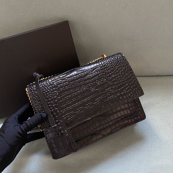 fashion handbag shoulder bag handbags cross body bags leather-covered key ring and metal letter logo
fashion handbag shoulder bag handbags cross body bags leather-covered key ring and metal letter logo