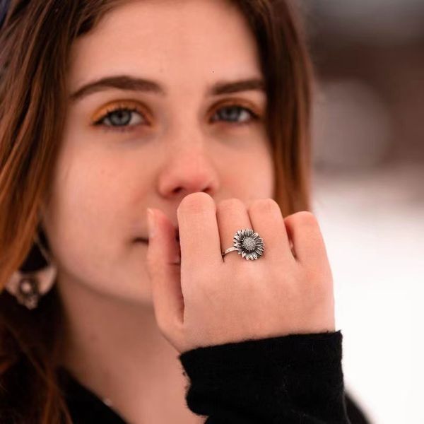 ring beset plated selling sanjie simple flower jewelry hand decoration creative sunflower lady alloy, Silver
ring beset plated selling sanjie simple flower jewelry hand decoration creative sunflower lady alloy, Silver