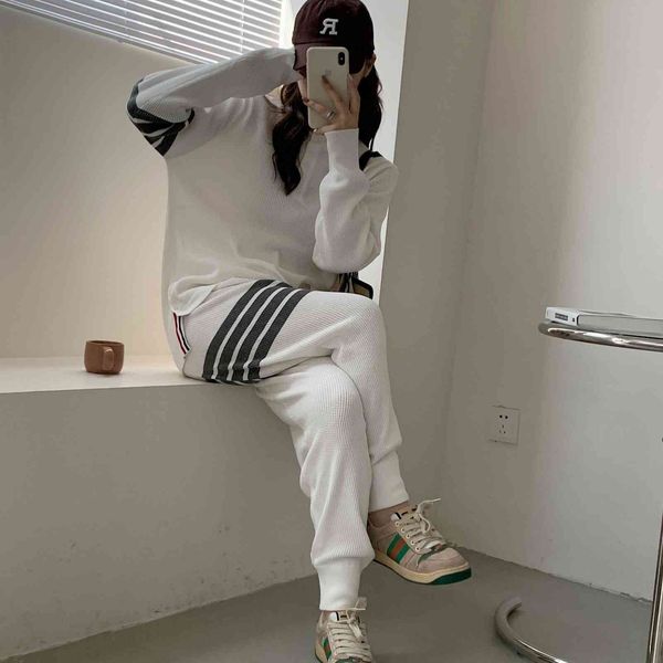 autumn and winter tb waffle casual knitted wool sports suit women's grey half open neck sweater two-piece pants, White
autumn and winter tb waffle casual knitted wool sports suit women's grey half open neck sweater two-piece pants, White