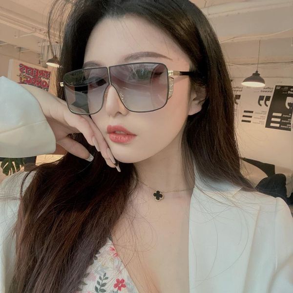 sunglasses europe and the united states 2021 exaggerated avant-garde large frame uv protection women wild street shooting beach, White;black
sunglasses europe and the united states 2021 exaggerated avant-garde large frame uv protection women wild street shooting beach, White;black