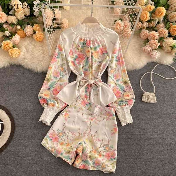 spring women printed floral elastic off shoulder sashes blouse + high waist shorts 2pcs suit ladies prairie chic set 210602, White
spring women printed floral elastic off shoulder sashes blouse + high waist shorts 2pcs suit ladies prairie chic set 210602, White
