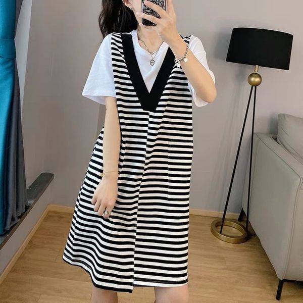 luxury casual dresses striped short sleeve dr's loose casual leave two medium long t-shirt skirt 2021 summer european, Black;gray
luxury casual dresses striped short sleeve dr's loose casual leave two medium long t-shirt skirt 2021 summer european, Black;gray