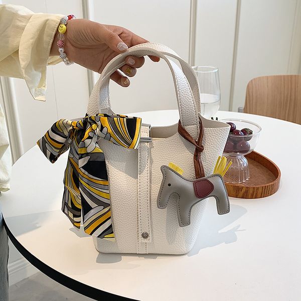 luxurys designers felicie handbags purse u home net red small bag women's summer versatile 2021 fashion handbag mother portable bucket, Black;red
luxurys designers felicie handbags purse u home net red small bag women's summer versatile 2021 fashion handbag mother portable bucket, Black;red
