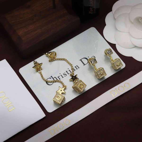 2021 luxury designer jewelry screen earrings for women's new red letter star earrings in 2021, Silver
2021 luxury designer jewelry screen earrings for women's new red letter star earrings in 2021, Silver
