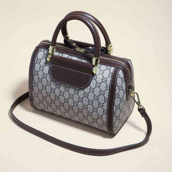 2022 factory wholesale women's hand work commuting shoulder printed women's pillow bag
2022 factory wholesale women's hand work commuting shoulder printed women's pillow bag