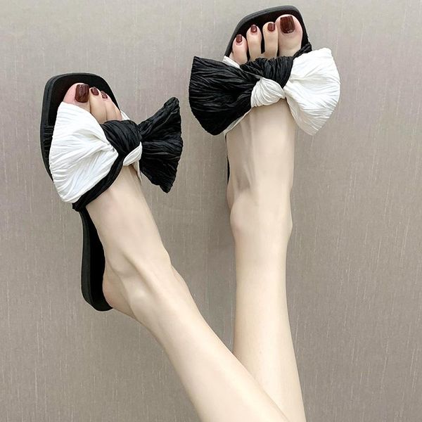 simple bow tie slippers women wear 2021 summer fashion wild open toe students non-slip female sandals and, Black
simple bow tie slippers women wear 2021 summer fashion wild open toe students non-slip female sandals and, Black