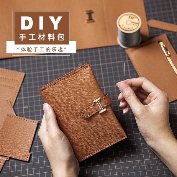 purse stupid little fish lady's short diy handmade material bag genuine cow leather two fold wallet change card self made, White
purse stupid little fish lady's short diy handmade material bag genuine cow leather two fold wallet change card self made, White