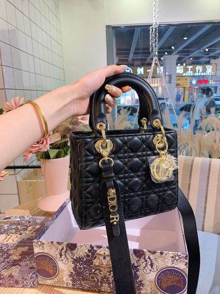 2021 star style purse bag purses fashion tote women's crossbody shoulder backpack women handbag -l2534, Red;black
2021 star style purse bag purses fashion tote women's crossbody shoulder backpack women handbag -l2534, Red;black