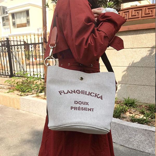 evening bags canvas bag women's ladies handbags female 2021 korean college students button letter casual messenger bucket handbag
evening bags canvas bag women's ladies handbags female 2021 korean college students button letter casual messenger bucket handbag