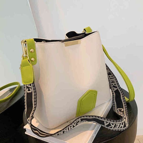 80% off shop clearance women's summer new fashion texture one shoulder bucket broadband messenger bag 
80% off shop clearance women's summer new fashion texture one shoulder bucket broadband messenger bag