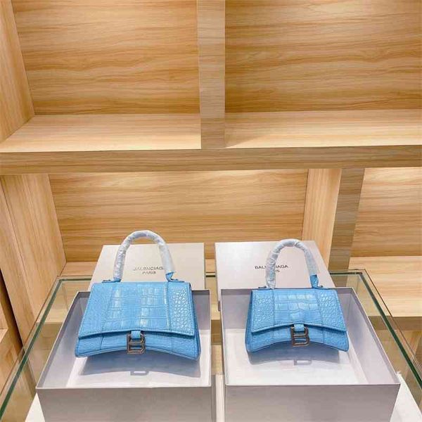 handbag lisa's crocodile baby blue hourglass bag with large 23 * 15 and small 20 12 handle designers bags hileng
handbag lisa's crocodile baby blue hourglass bag with large 23 * 15 and small 20 12 handle designers bags hileng