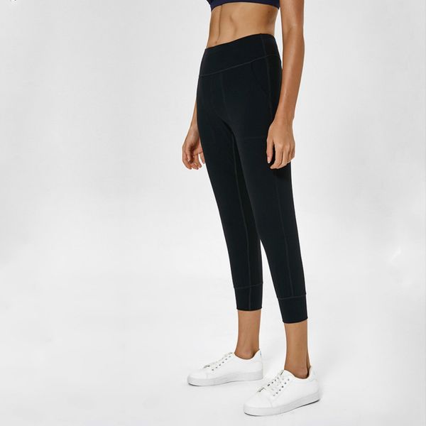 nwt loose running jogger women thin styles training breathe fabric capri pants with two side pockets 200930, Black;white
nwt loose running jogger women thin styles training breathe fabric capri pants with two side pockets 200930, Black;white