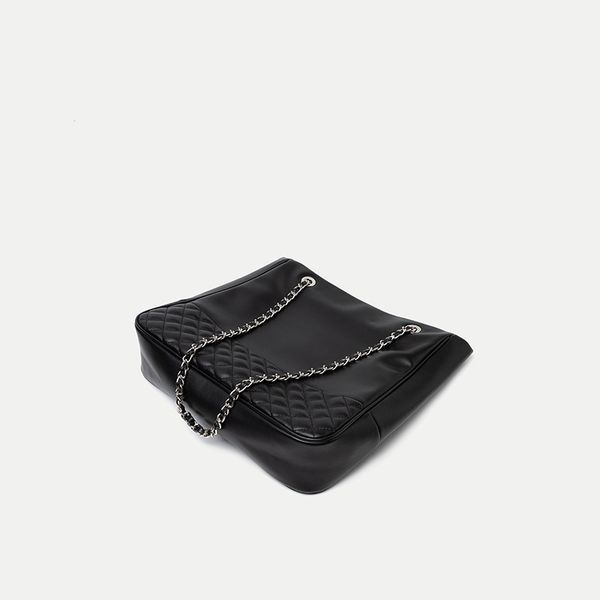 designer bags 2021 autumn and winter korean women s bucket lingge embroidered thread leisure chain portable single shoulder big luxury
designer bags 2021 autumn and winter korean women s bucket lingge embroidered thread leisure chain portable single shoulder big luxury