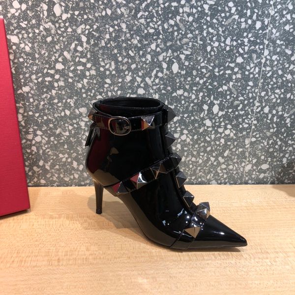 designer leather fashion luxury high-heel casual women's shoes, rivet elements, warm and comfortable size 35-40, Black
designer leather fashion luxury high-heel casual women's shoes, rivet elements, warm and comfortable size 35-40, Black