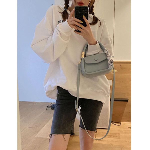 evening bags women handbag messenger bag 2021 silk scarf portable simple small square
evening bags women handbag messenger bag 2021 silk scarf portable simple small square