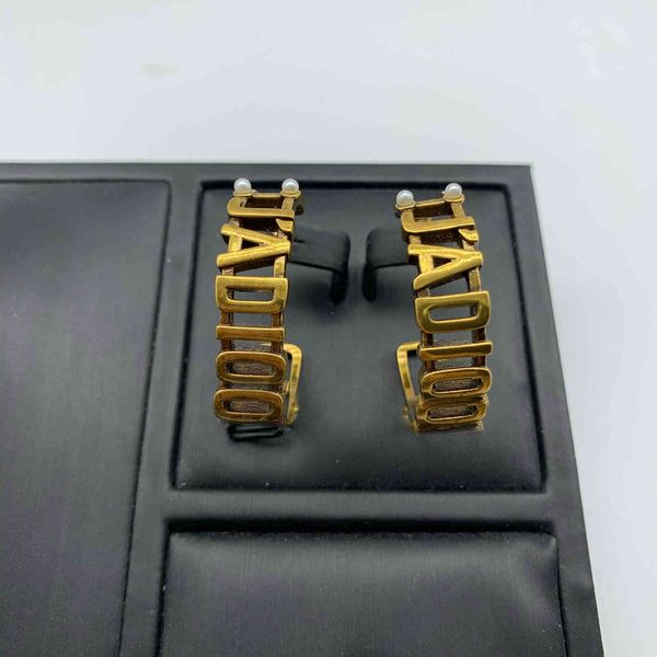 2021 new designer family letter pearl earrings female high version net red star, Golden
2021 new designer family letter pearl earrings female high version net red star, Golden