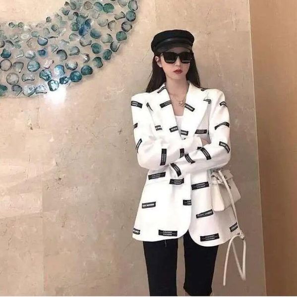 spring 2021 women's suits blazers, loose personality coat, designed for independent girls, classic fashion, essential style professiona, White;black
spring 2021 women's suits blazers, loose personality coat, designed for independent girls, classic fashion, essential style professiona, White;black