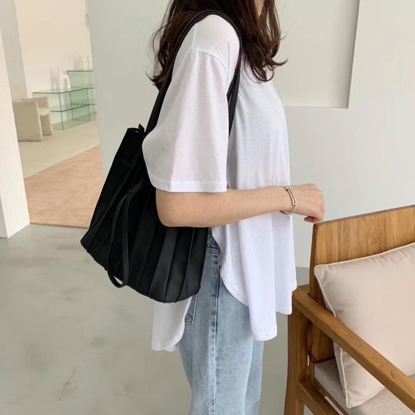 evening bags women's bag 2021 messenger luxury solid color simple fashion quality designer pleated crossbody shoulder tote shopper
evening bags women's bag 2021 messenger luxury solid color simple fashion quality designer pleated crossbody shoulder tote shopper