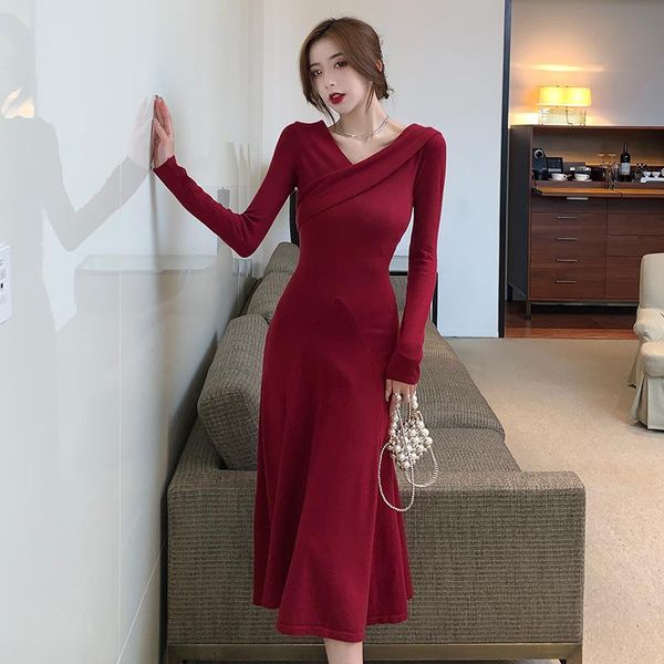 casual dresses 2021 french style ladies red v-neck knitted dress with waist and slim design mid-length, Black;gray
casual dresses 2021 french style ladies red v-neck knitted dress with waist and slim design mid-length, Black;gray