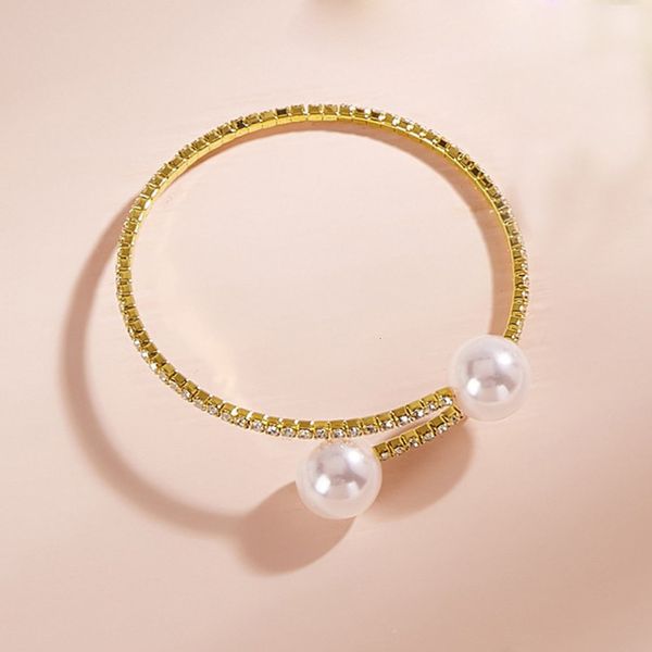 hand catenary fashionable bridal jewelry elegant shining diamond pearl single row bracelet, Black
hand catenary fashionable bridal jewelry elegant shining diamond pearl single row bracelet, Black