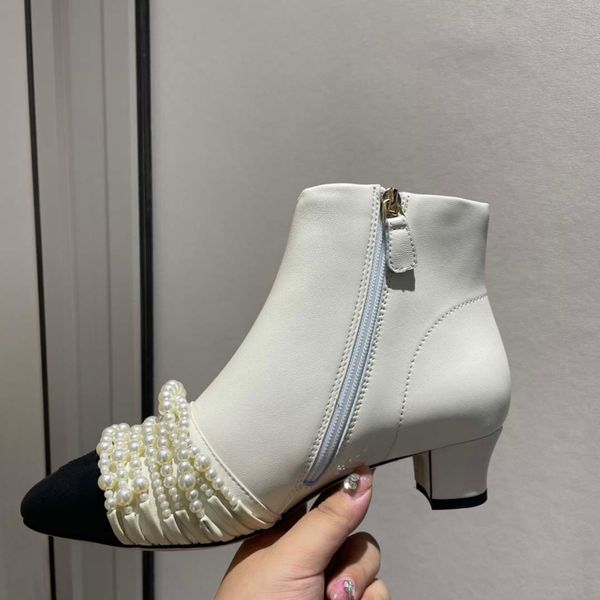 2021 women boots stylish classic calfskin pearls ankle boot luxury designer winter girls casual 4cm high ankle boots size 35-40, Black
2021 women boots stylish classic calfskin pearls ankle boot luxury designer winter girls casual 4cm high ankle boots size 35-40, Black