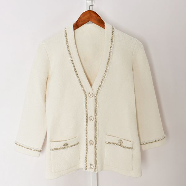 2021 autumn fall 3/4 sleeve v neckline ivory sweater french style solid color knitted double pockets contrast trim chains single-breasted ca, White;black
2021 autumn fall 3/4 sleeve v neckline ivory sweater french style solid color knitted double pockets contrast trim chains single-breasted ca, White;black