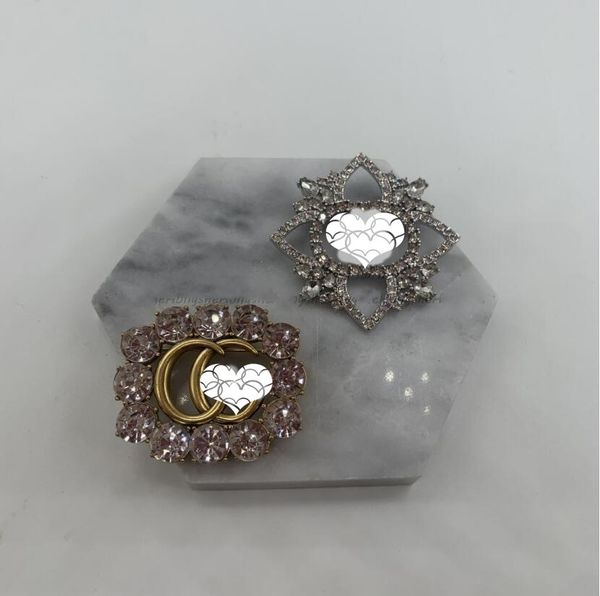 2021 european and american style diamond letter brooch, simple versatile fashion suit accessories, high-quality female d1, Gray
2021 european and american style diamond letter brooch, simple versatile fashion suit accessories, high-quality female d1, Gray