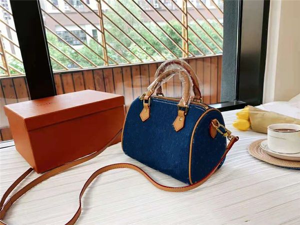 2021 the latest brand denim pillow bag luxury designer ladies handbag large-capacity handbags exquisite hardware practical models leisure
2021 the latest brand denim pillow bag luxury designer ladies handbag large-capacity handbags exquisite hardware practical models leisure