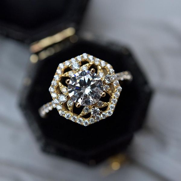 cluster rings luxury 925 sterling silver geometric six-sided lace ring for women shining engagement party fine jewelry birthday gift, Golden;silver
cluster rings luxury 925 sterling silver geometric six-sided lace ring for women shining engagement party fine jewelry birthday gift, Golden;silver