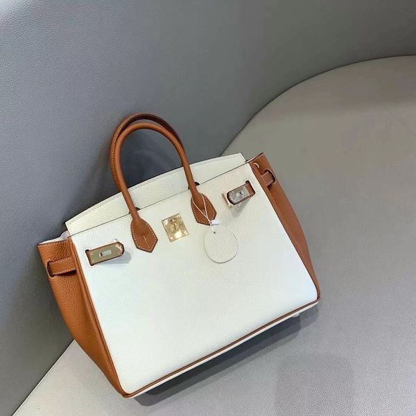 2021 spring and summer new bag lychee grain cowhide color matching classic portable single shoulder messenger bag atmosphere
2021 spring and summer new bag lychee grain cowhide color matching classic portable single shoulder messenger bag atmosphere