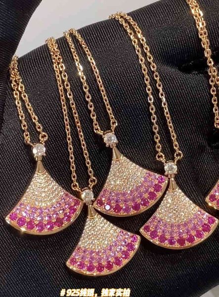 the new baojia small skirt necklace s925 silver full diamond collarbone women's fashion new pink fan
the new baojia small skirt necklace s925 silver full diamond collarbone women's fashion new pink fan
