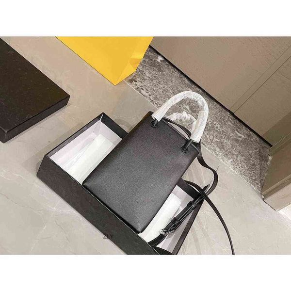 new simple and generous cowhide mobile phone bag fenjia fashion leisure street p piece camera shoulder women zly bags
new simple and generous cowhide mobile phone bag fenjia fashion leisure street p piece camera shoulder women zly bags