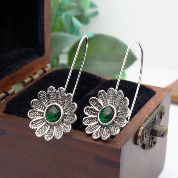 dangle & chandelier vintage sun flower turquoises earring sunflower natural green stone earrings for women fashion boho jewelry 2021, Silver
dangle & chandelier vintage sun flower turquoises earring sunflower natural green stone earrings for women fashion boho jewelry 2021, Silver