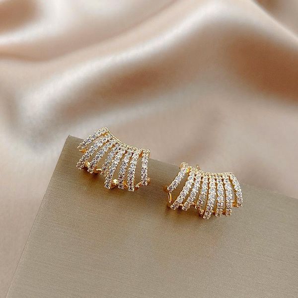 stud 2021 trendy gold metal inlaid with diamonds earrings for women korean fashion charm lady party classic jewelry, Golden;silver
stud 2021 trendy gold metal inlaid with diamonds earrings for women korean fashion charm lady party classic jewelry, Golden;silver