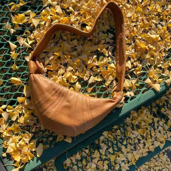 women's fashion lemaire croissant bag chocolate sheepskin leather women's bag high quality
women's fashion lemaire croissant bag chocolate sheepskin leather women's bag high quality