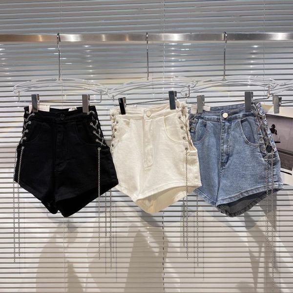 women's shorts punk style side chain perforation design women denim 2021 summer 3-point super short, White;black 
women's shorts punk style side chain perforation design women denim 2021 summer 3-point super short, White;black