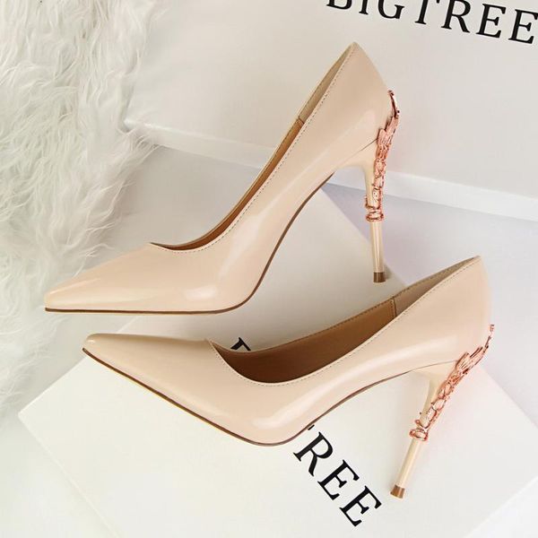 dress shoes high heels women metal color decorative pattern female party wedding pumps fashion zapatos de mujer summer, Black
dress shoes high heels women metal color decorative pattern female party wedding pumps fashion zapatos de mujer summer, Black