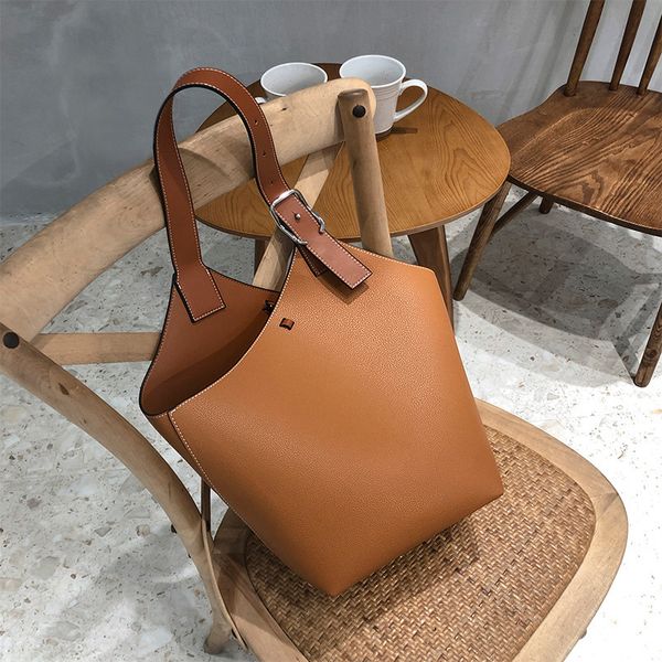 design 2021 new korean fashion bucket large capacity mommy leather women's balloon one shoulder handbag ovgc
design 2021 new korean fashion bucket large capacity mommy leather women's balloon one shoulder handbag ovgc