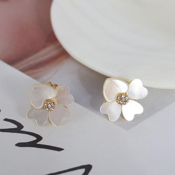 stud natural white fritillary lucky four-leaf petal butterfly flower sweet temperament earrings, Golden;silver
stud natural white fritillary lucky four-leaf petal butterfly flower sweet temperament earrings, Golden;silver