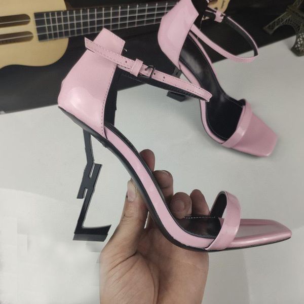 2021 fashion dress shoes ladies high heels exquisite and comfortable strap women letters short boots leather material size 35-42 3, Black
2021 fashion dress shoes ladies high heels exquisite and comfortable strap women letters short boots leather material size 35-42 3, Black