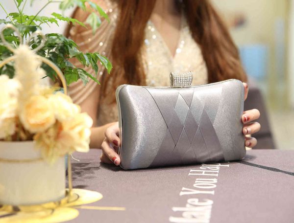 dinner bags square lady handbag simple diamond inlaid dinner bag hand bag dress women's banquet 73952021
dinner bags square lady handbag simple diamond inlaid dinner bag hand bag dress women's banquet 73952021