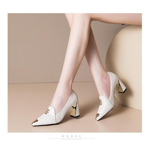 dress shoes 2021 spring and autumn thick with high-heeled patent leather shallow mouth women's bright metal pointed, Black
dress shoes 2021 spring and autumn thick with high-heeled patent leather shallow mouth women's bright metal pointed, Black