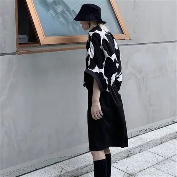 zadily floral print oversize women shirt gothic long sleeve loose button thin ladies blouse summer y2k female clothing 210521, White
zadily floral print oversize women shirt gothic long sleeve loose button thin ladies blouse summer y2k female clothing 210521, White