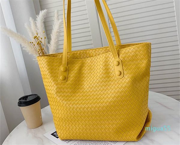 cross body fashion large women tote bag pu leather knitting shoulder bags shopping luxury design female travel handbag
cross body fashion large women tote bag pu leather knitting shoulder bags shopping luxury design female travel handbag